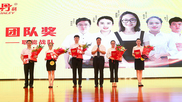 團隊獎-700.jpg 團隊獎-700.jpg