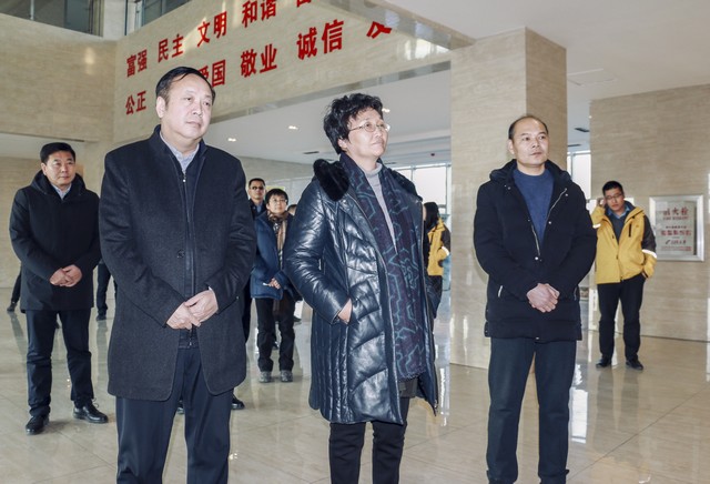 (1)王曉萍部長一行聽取公司簡(jiǎn)介.jpg (1)王曉萍部長一行聽取公司簡(jiǎn)介.jpg